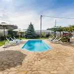 公寓 Stunning In With Swimming Pool