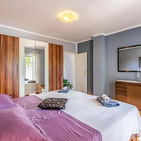 Stunning In With Swimming Pool Apartment *