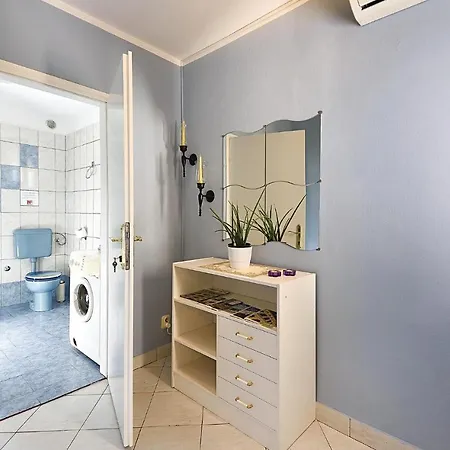 Gorgeous In With Kitchen * Pula