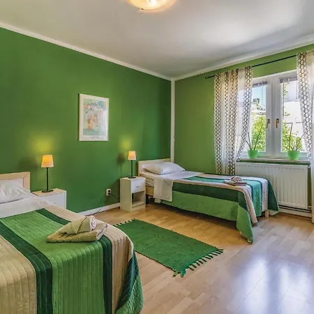 Stunning In With Swimming Pool * Pula