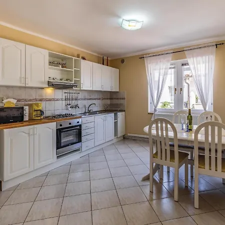 Apartment Gorgeous In With Kitchen