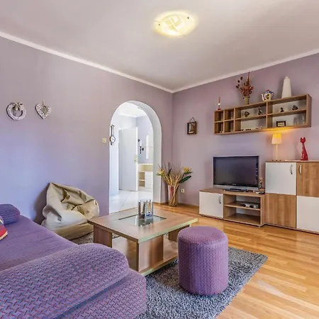 Stunning In With Swimming Pool Apartment *