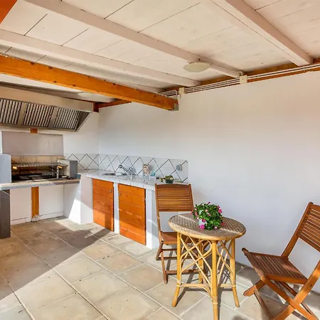Gorgeous In With Kitchen Pula