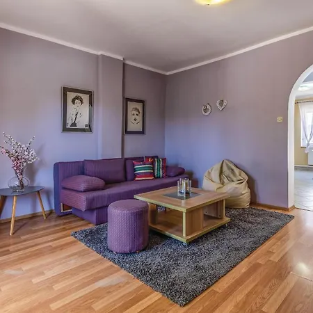 Apartment Stunning In With Swimming Pool *