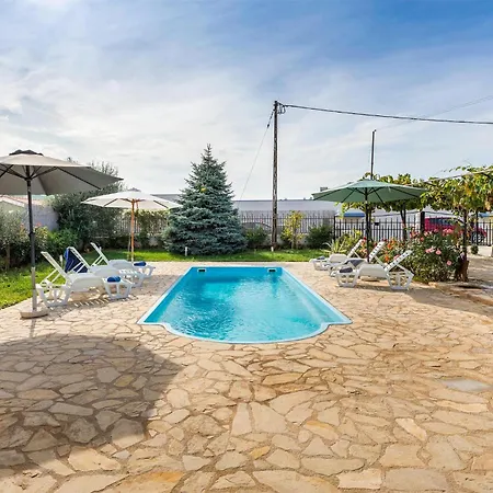 Apartment Stunning In With Swimming Pool
