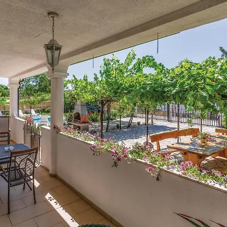 Stunning In With Swimming Pool Apartment *
