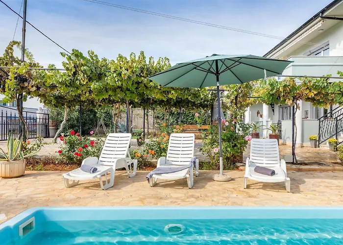 Apartment In With Wifi Pula