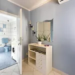 Stunning In With Swimming Pool * פולה
